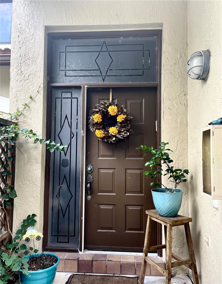 PRICE REDUCED! Move-in ready, beautifully maintained, and priced to sell fast!
$10,000 seller credit toward buyer closing costs!
Townhome-Condo 
3 bedrooms | 2 bathrooms | 1,760 sq ft
Remodeled master bath
Eat-in kitchen
Mini bar + workspace
1 Car Garage + driveway parking

Schedule your showing TODAY!