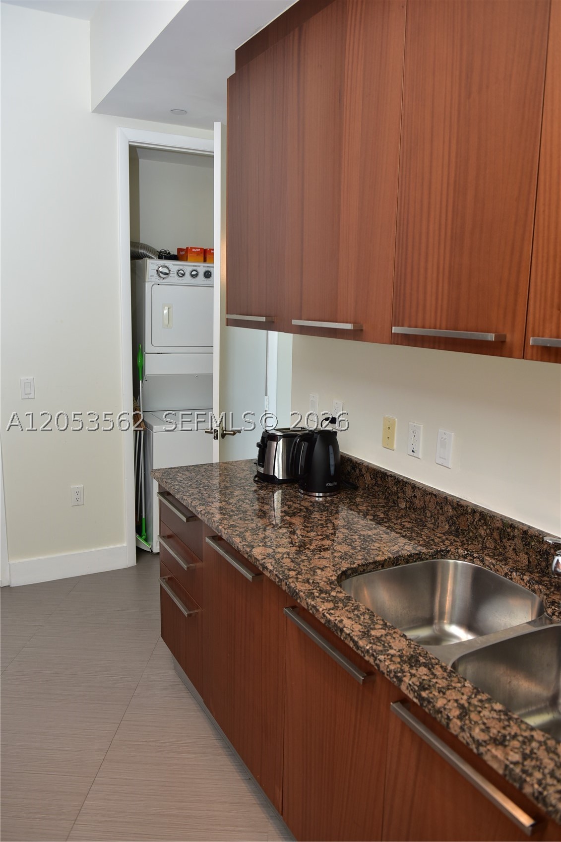 TDR TOWER III CONDO - Residential