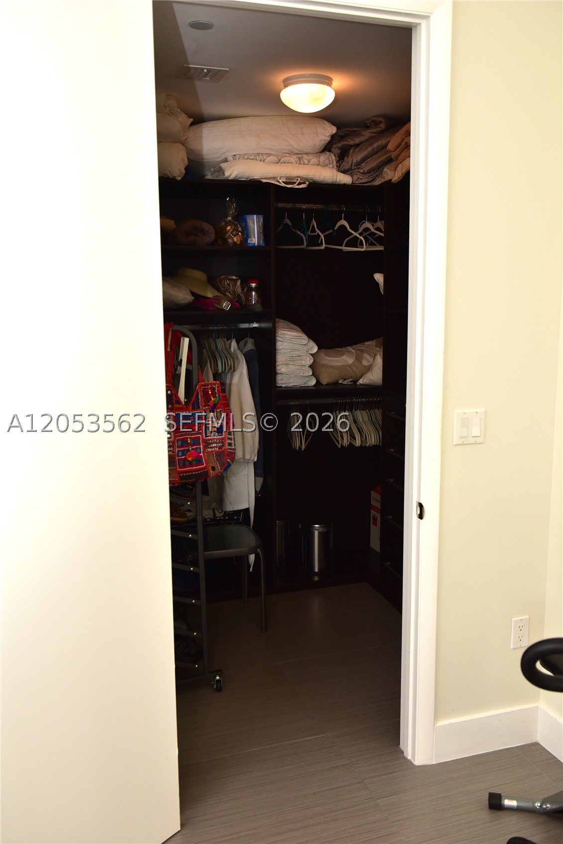 TDR TOWER III CONDO - Residential