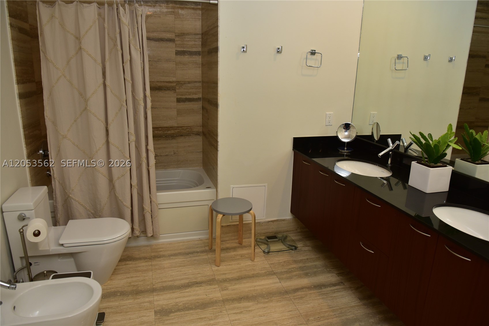 TDR TOWER III CONDO - Residential