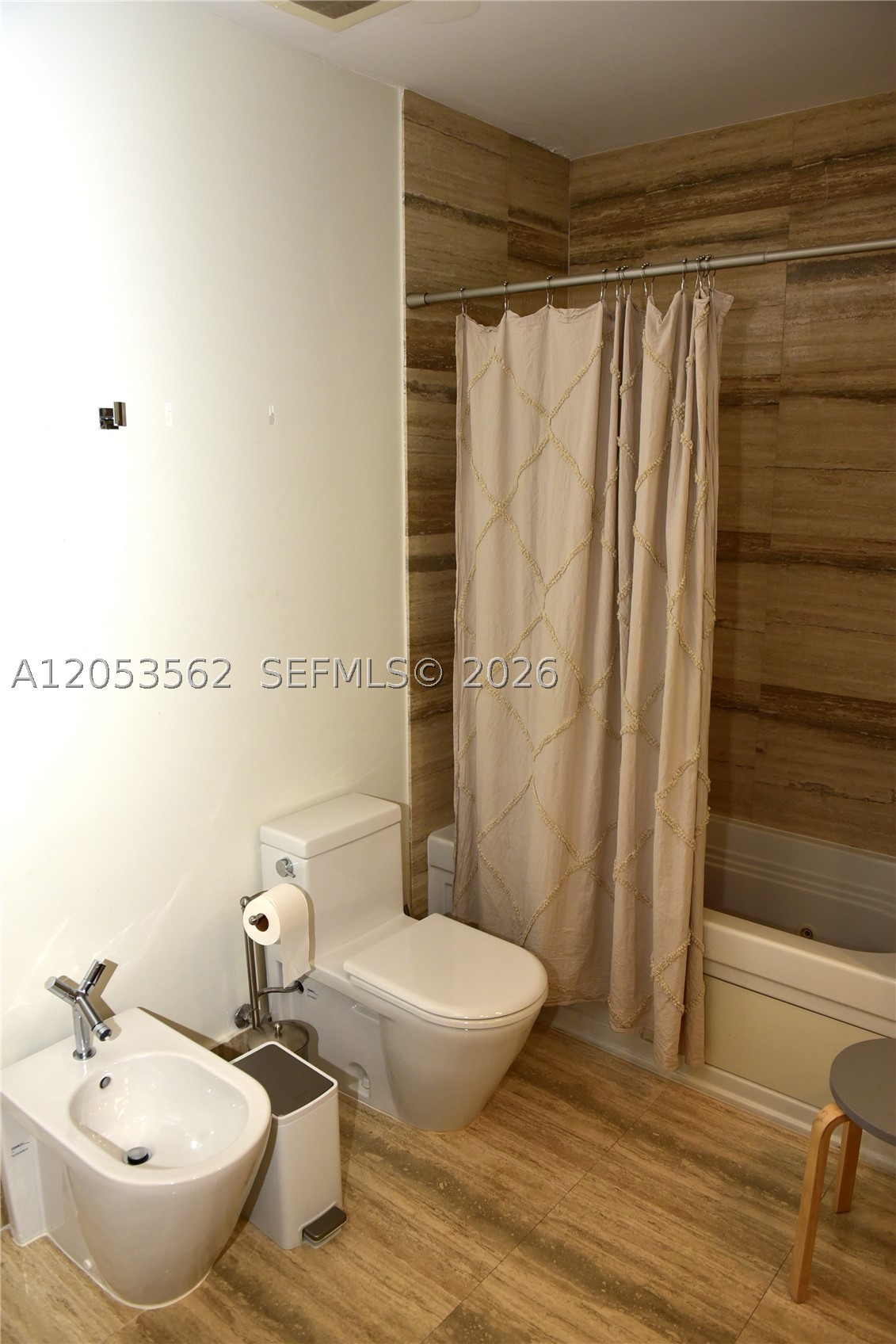 TDR TOWER III CONDO - Residential