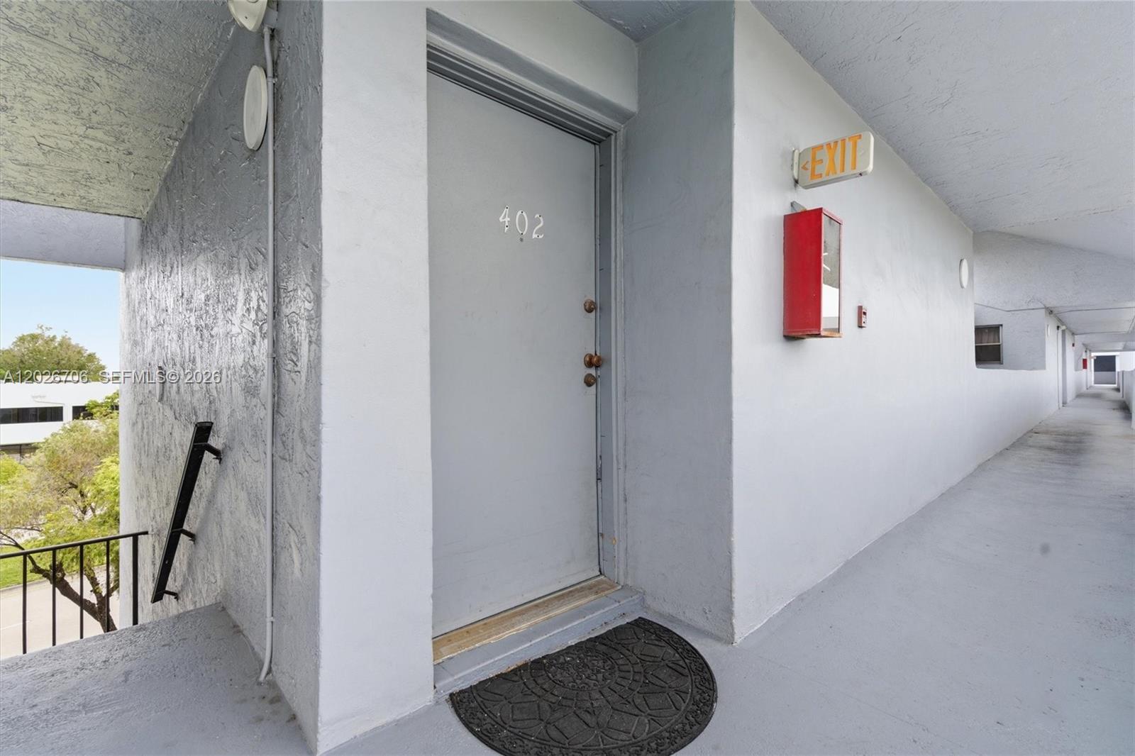 Welcome to The Greens at Fontainebleau. This 2-bedroom, 2-bathroom residence features a comfortable layout with an open balcony and available parking. Centrally located near major highways, shopping, dining, and FIU. Residents enjoy community amenities including a pool, tennis courts, and clubhouse.