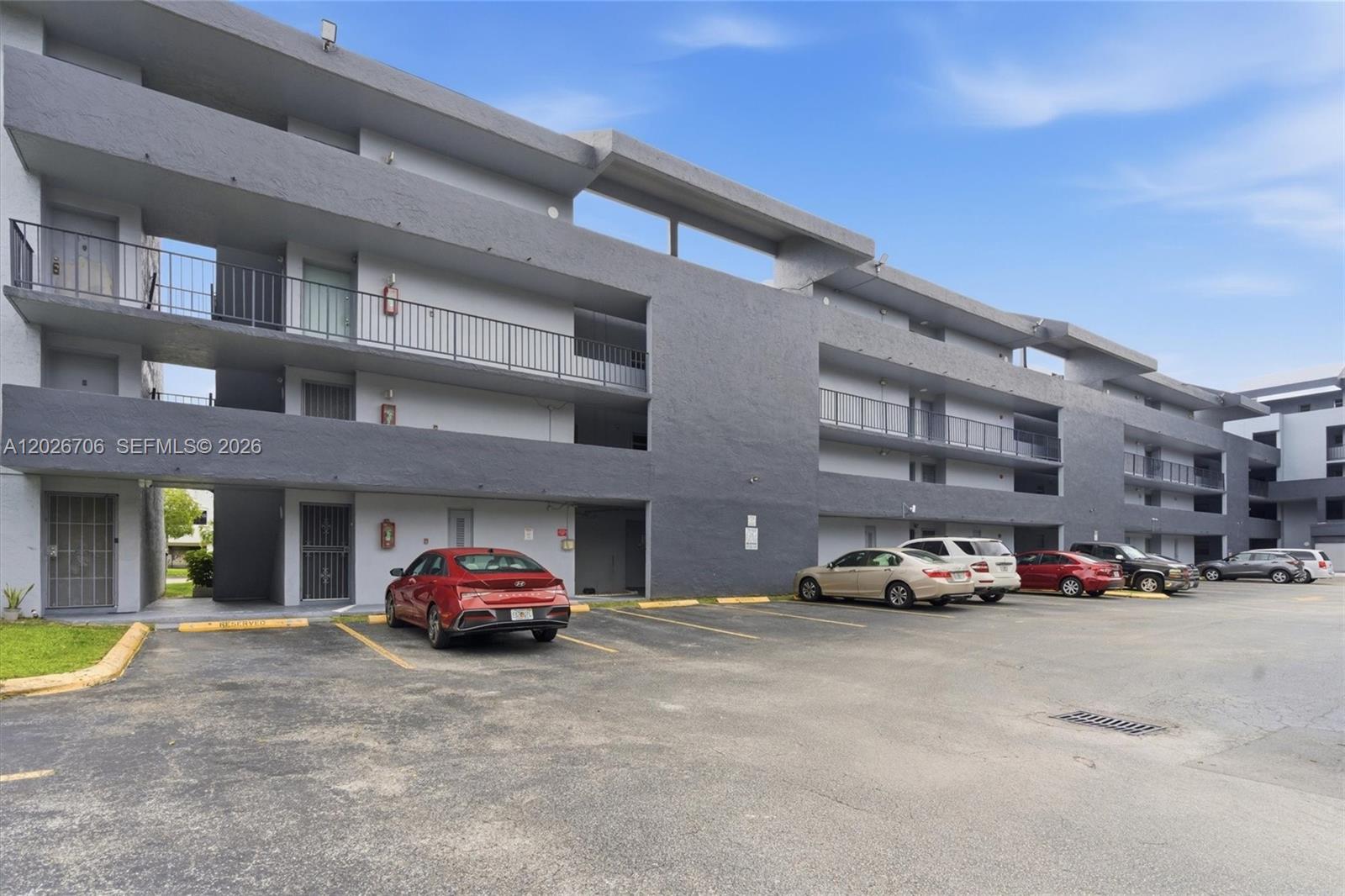 THE GREENS CONDO - Residential