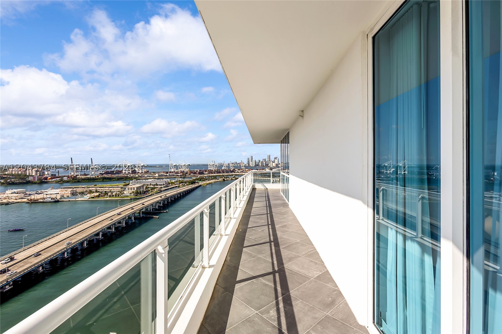 THE BENTLEY BAY CONDO - Residential Lease