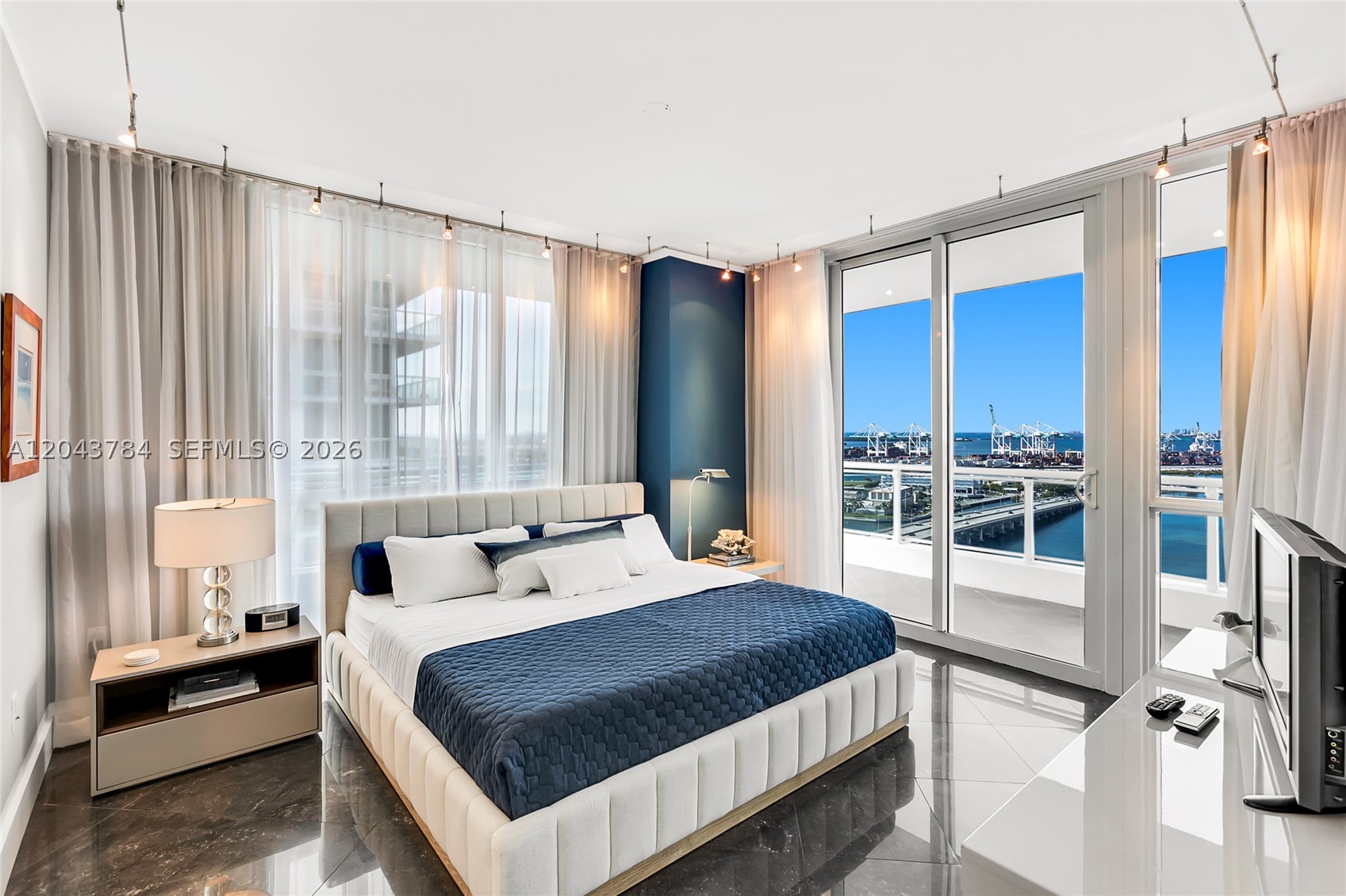 THE BENTLEY BAY CONDO - Residential Lease