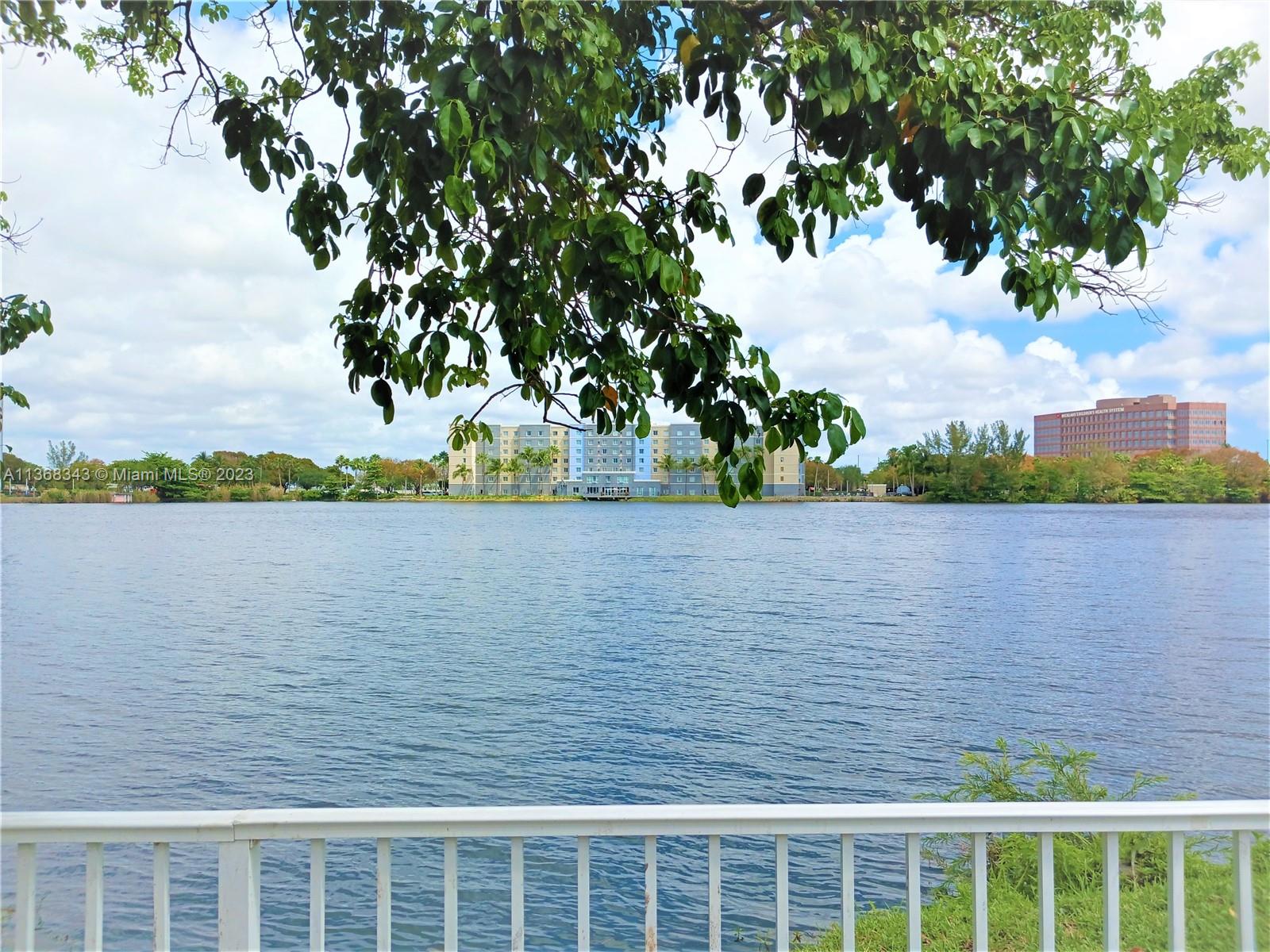 EL LAGO CONDO - Residential