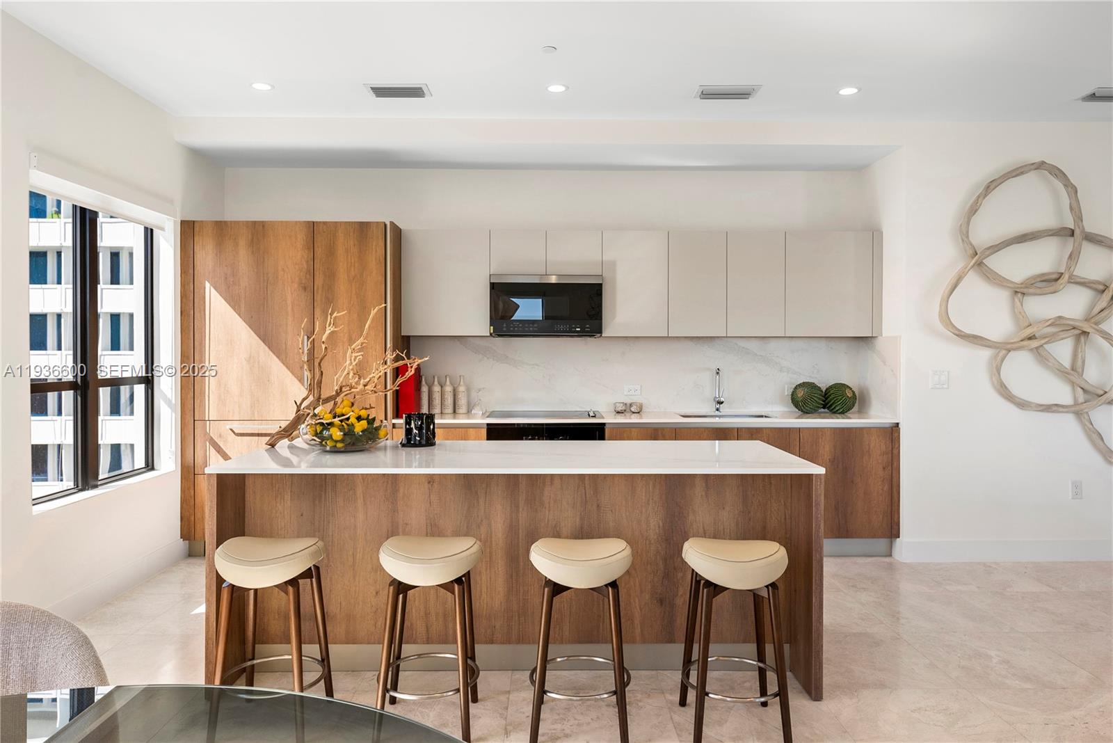 701 VALENCIA CONDO - Residential Lease