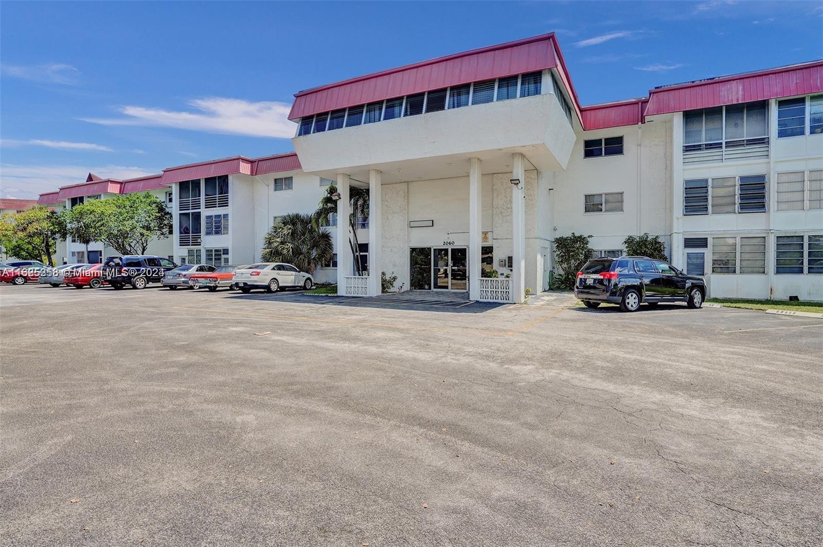 2/2 Corner Unit .This is a secure access key building. This community gives you easy access to major highways. There is a community pool,  and other numerous activities. You will have access to the laundry room. This condominium is located on the second floor.

Renter is responsible for electric . There is an assigned parking space. Lease duration is yearly. Owner is responsible for maintenance fees.