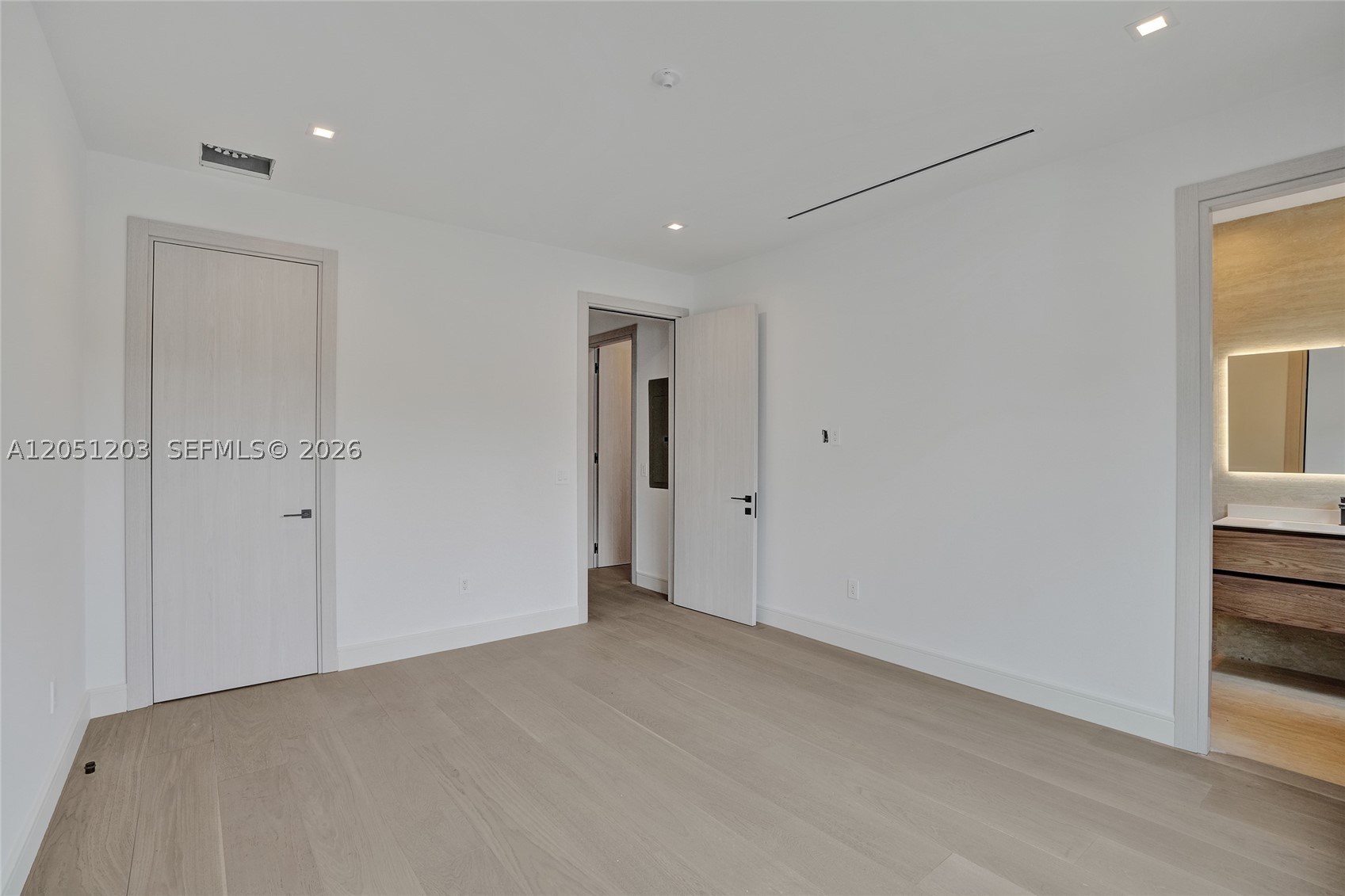 CORAL GABLES BISC BAY - Residential