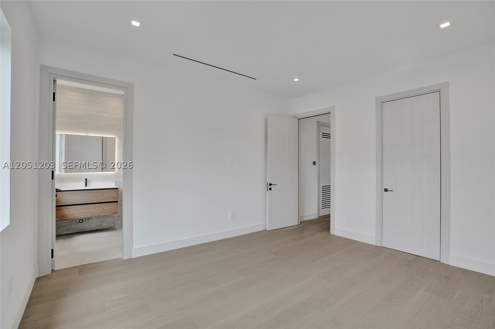 CORAL GABLES BISC BAY - Residential