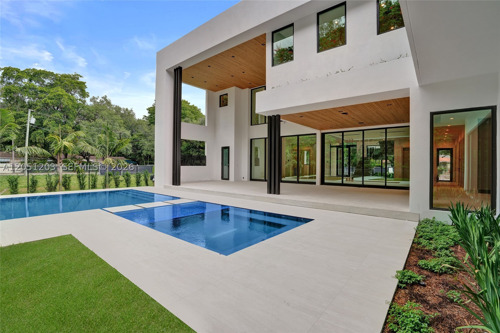 CORAL GABLES BISC BAY - Residential