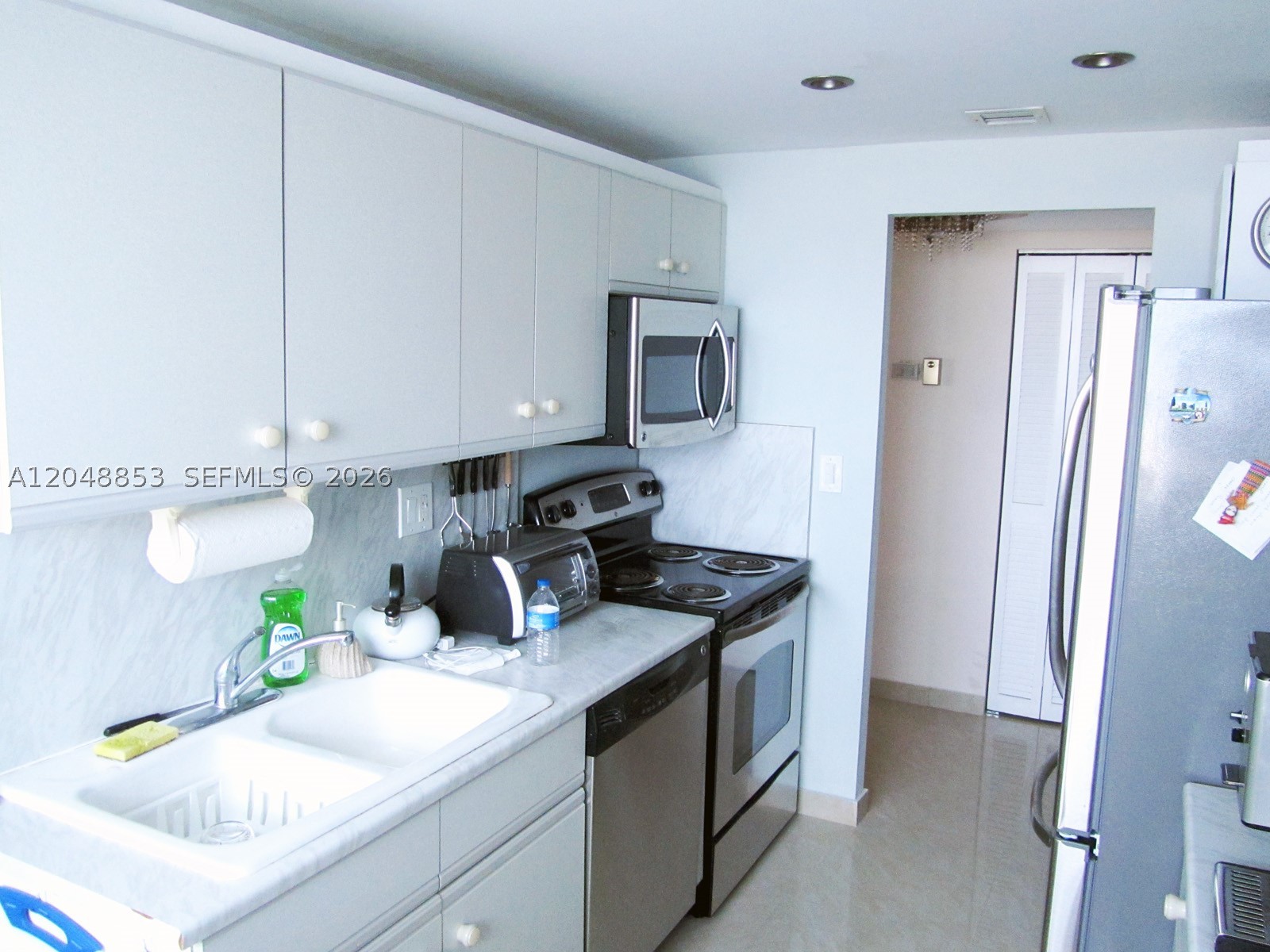 PLAZA TOWERS NORTH CONDO - Residential Lease