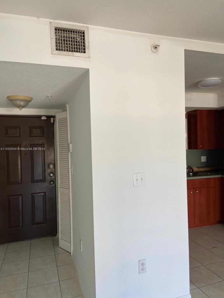 PALM VILLAS OF HIALEAH CO - Residential Lease