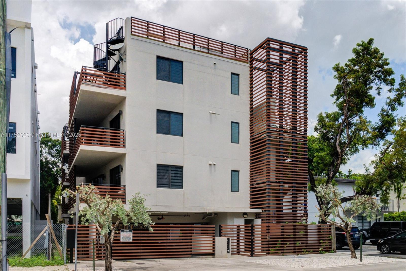 L'UCCELLO CONDO - Residential Income