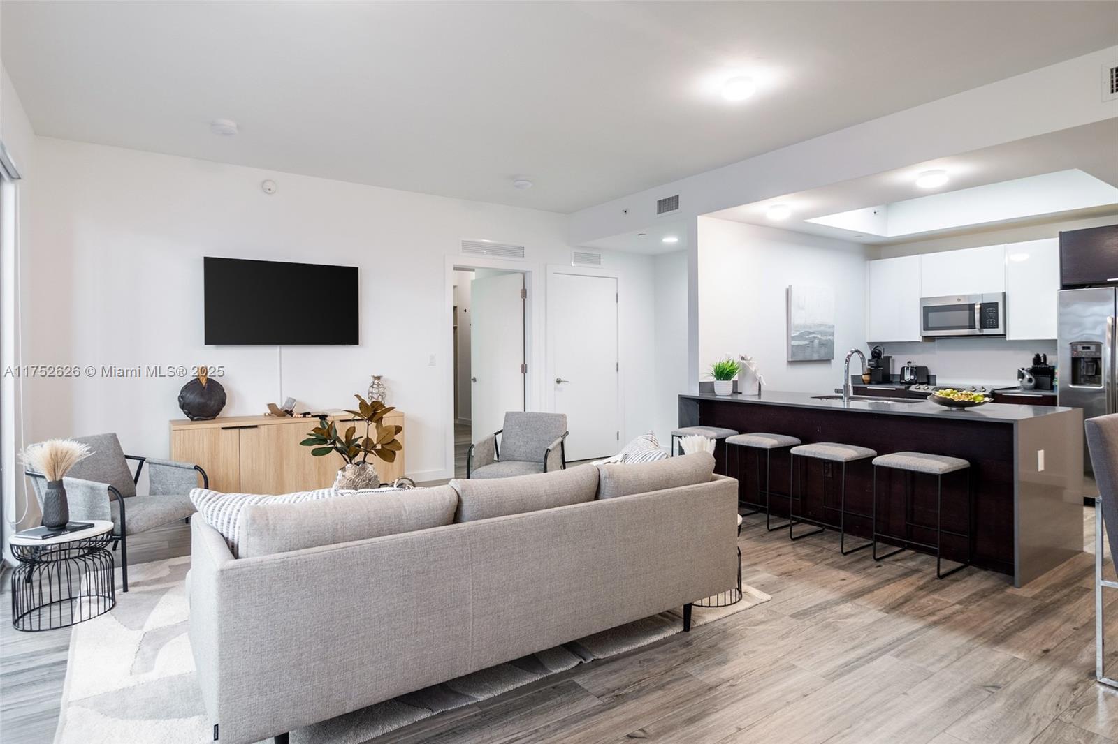 L'UCCELLO CONDO - Residential Income