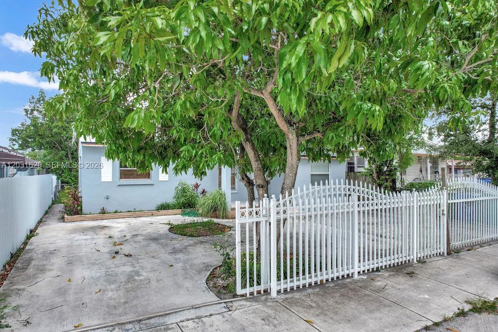 THE TROPICS AMD - Residential Lease