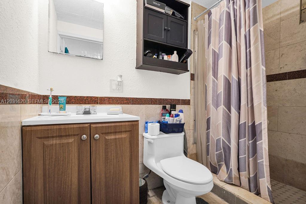 THE TROPICS AMD - Residential Lease