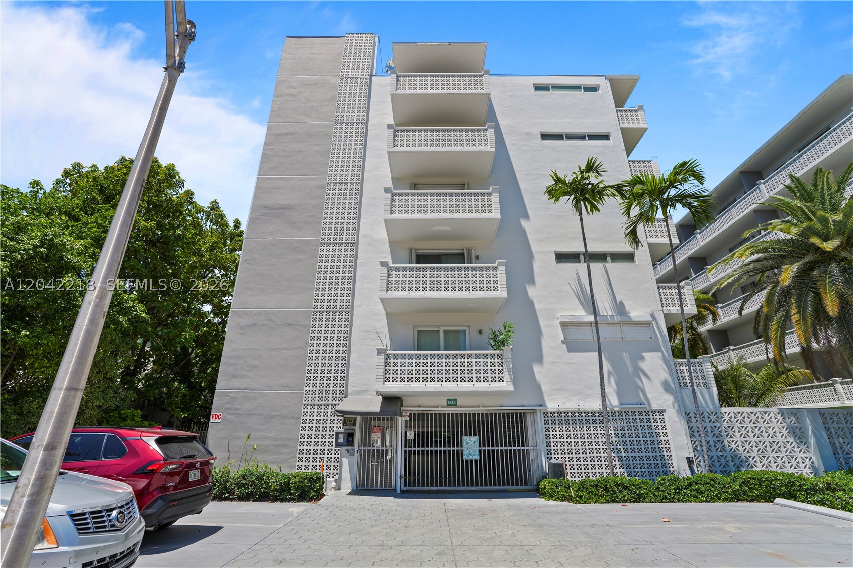 TWIN TOWERS CONDO - Residential