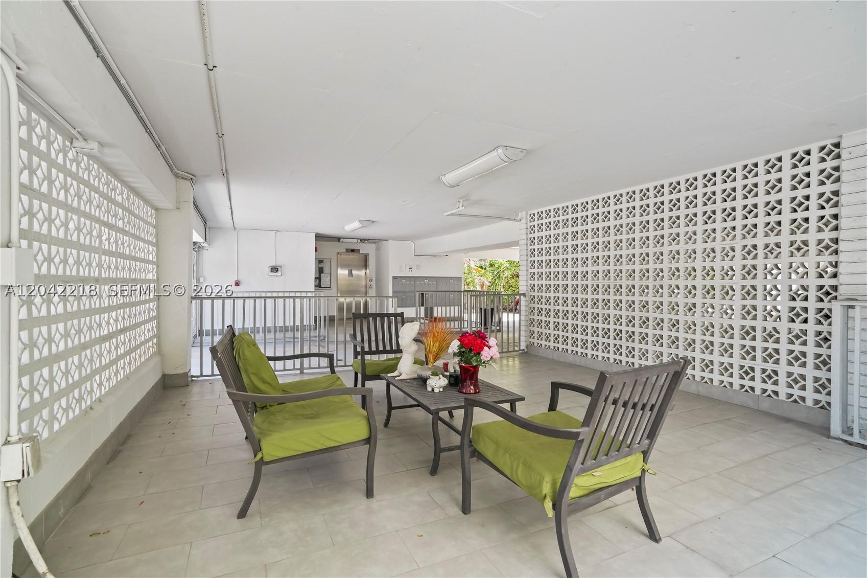 TWIN TOWERS CONDO - Residential