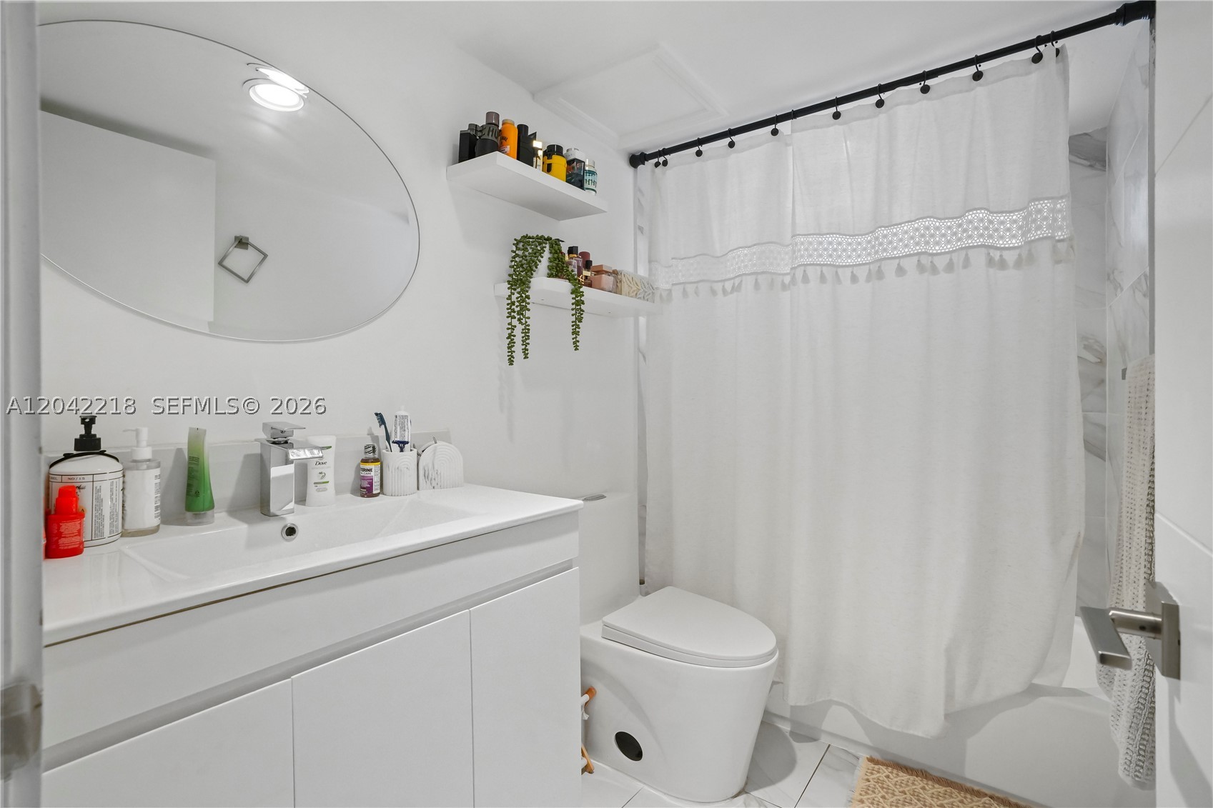 TWIN TOWERS CONDO - Residential