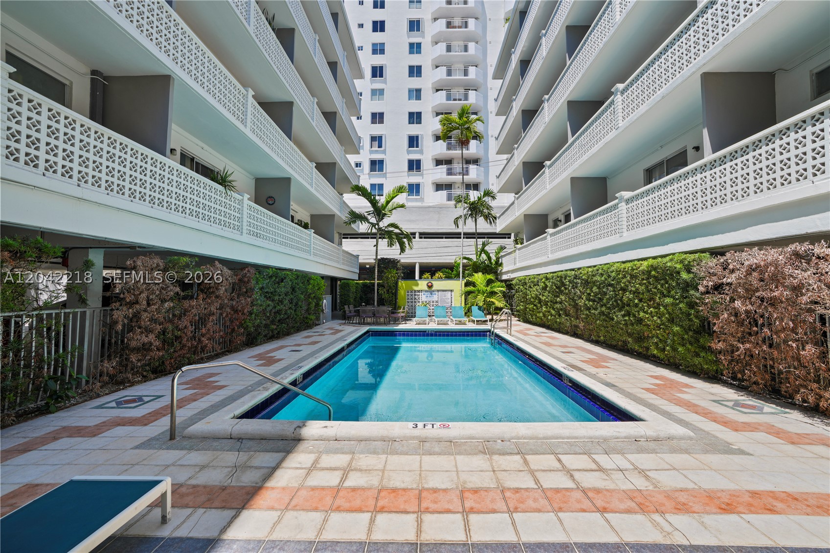 TWIN TOWERS CONDO - Residential