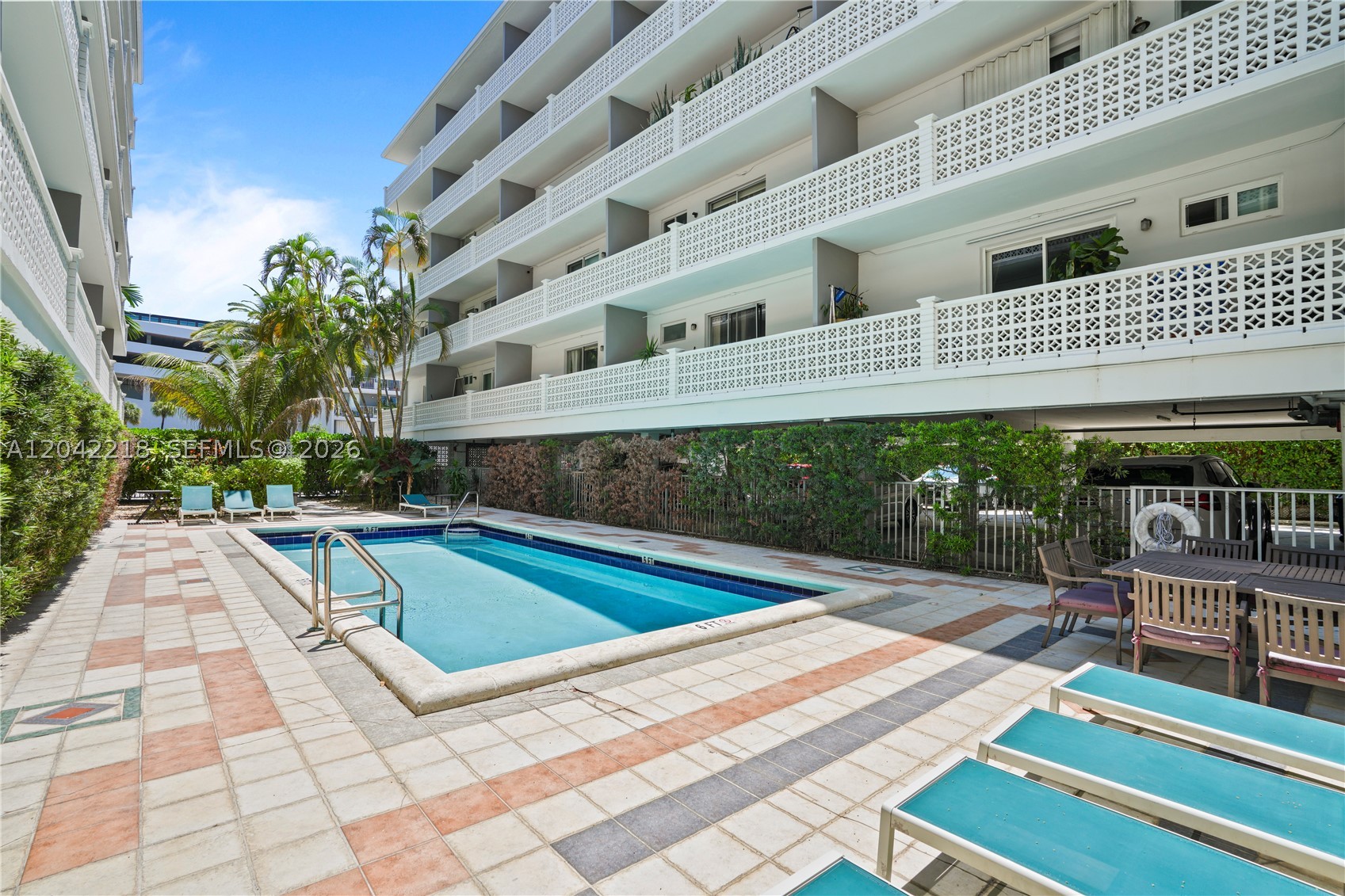TWIN TOWERS CONDO - Residential