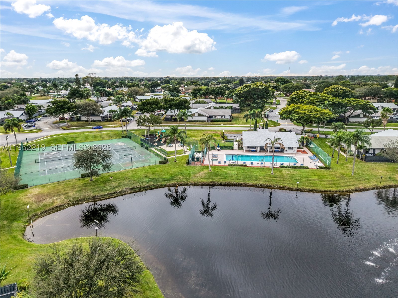 SUMMIT PINES UNIT 3 - Residential