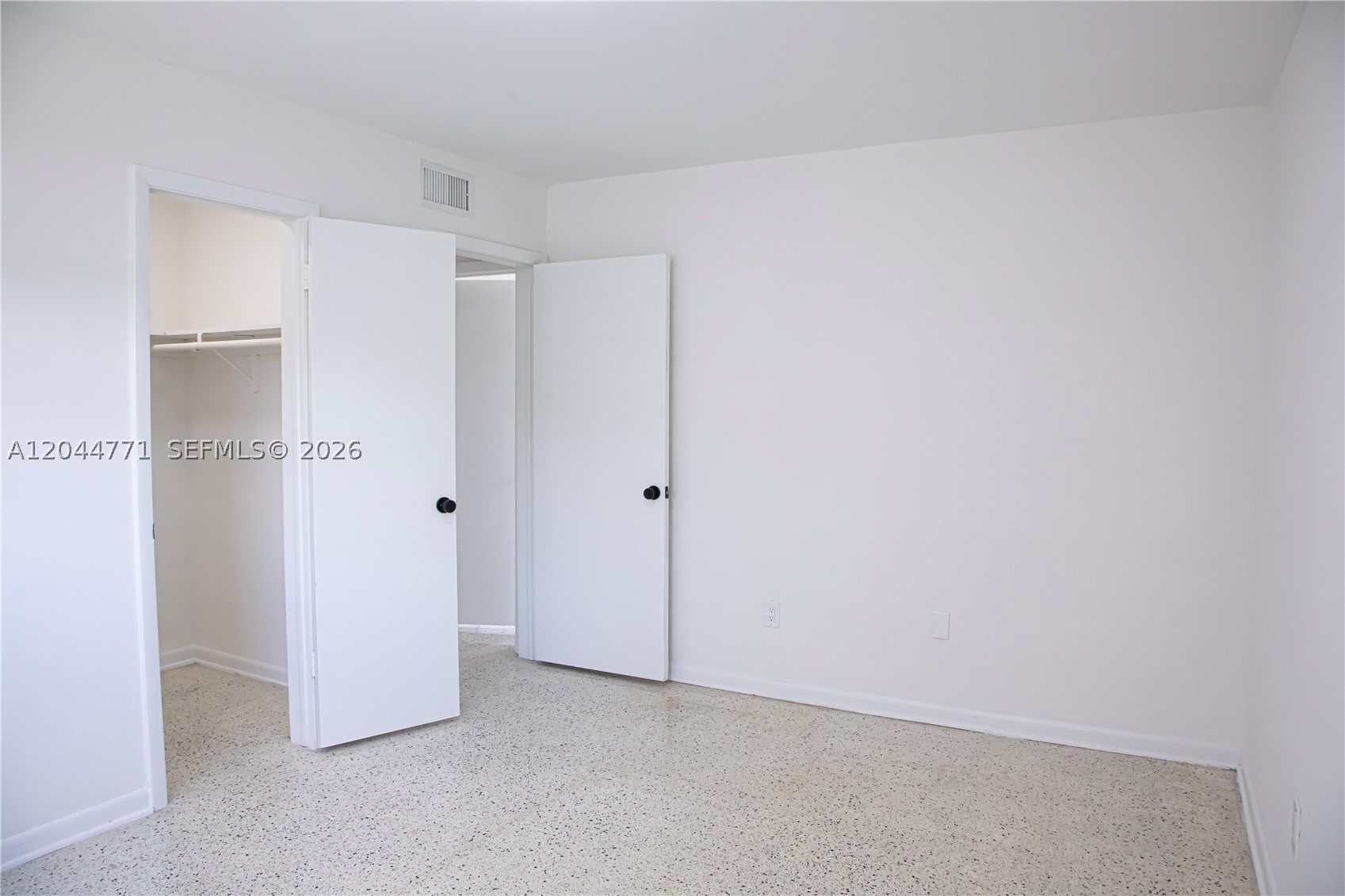 SHADY GROVE - Residential Lease
