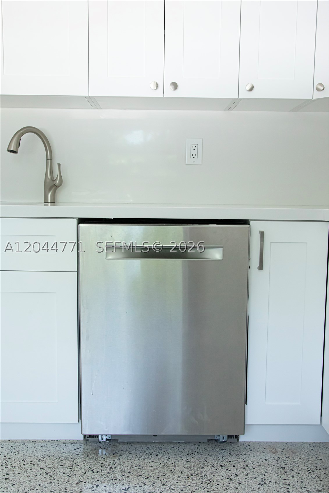 SHADY GROVE - Residential Lease