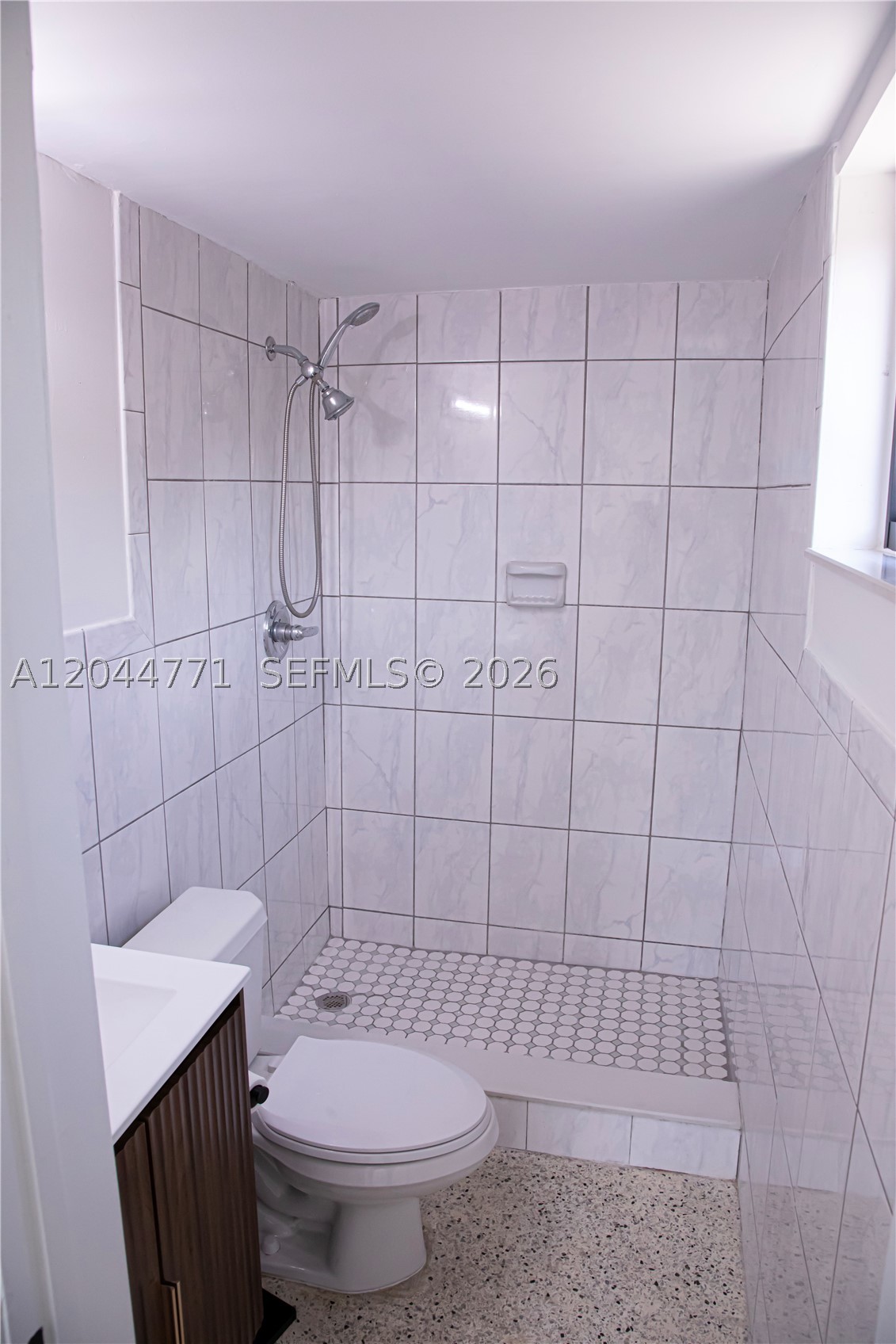 SHADY GROVE - Residential Lease