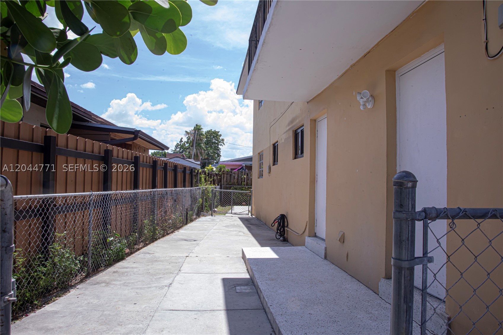 SHADY GROVE - Residential Lease