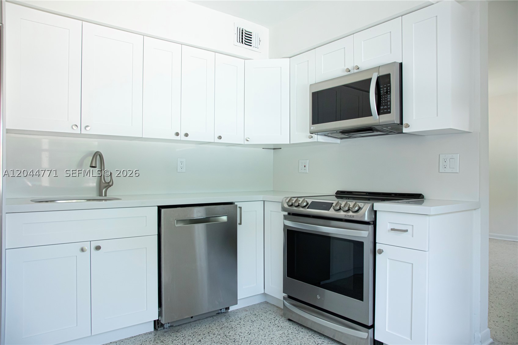SHADY GROVE - Residential Lease