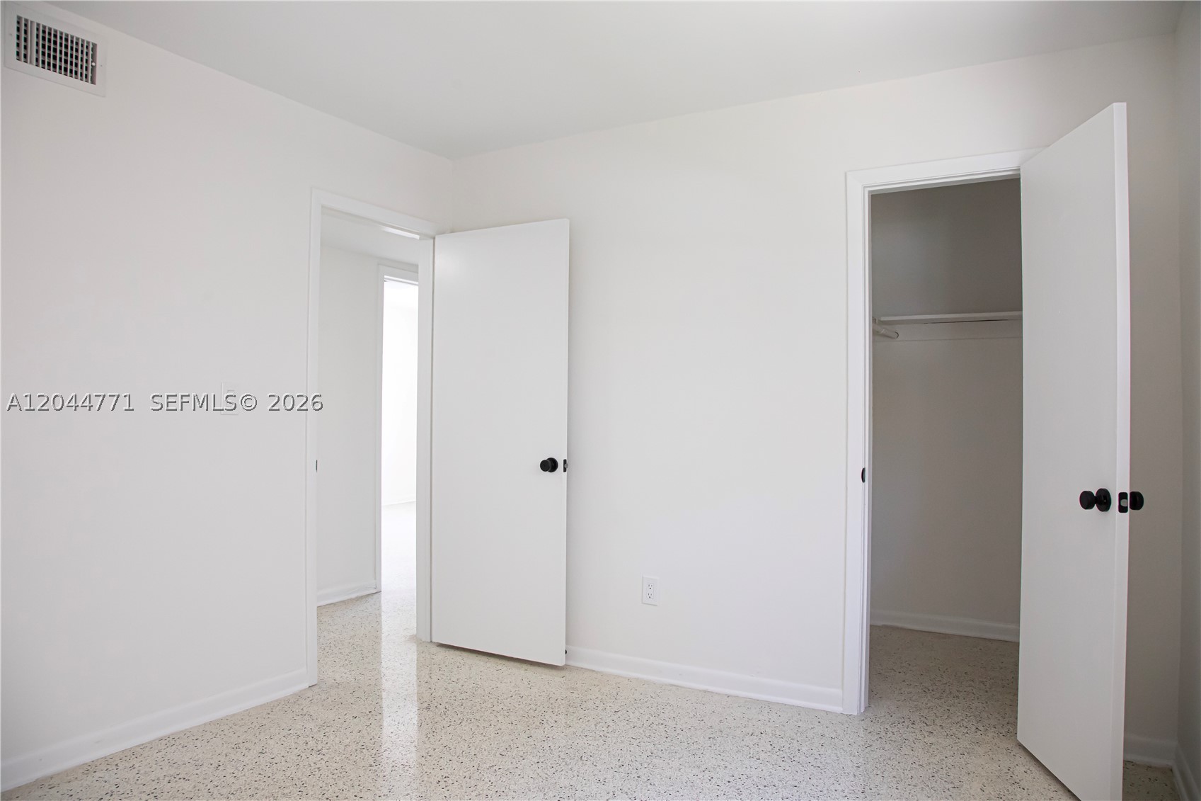SHADY GROVE - Residential Lease