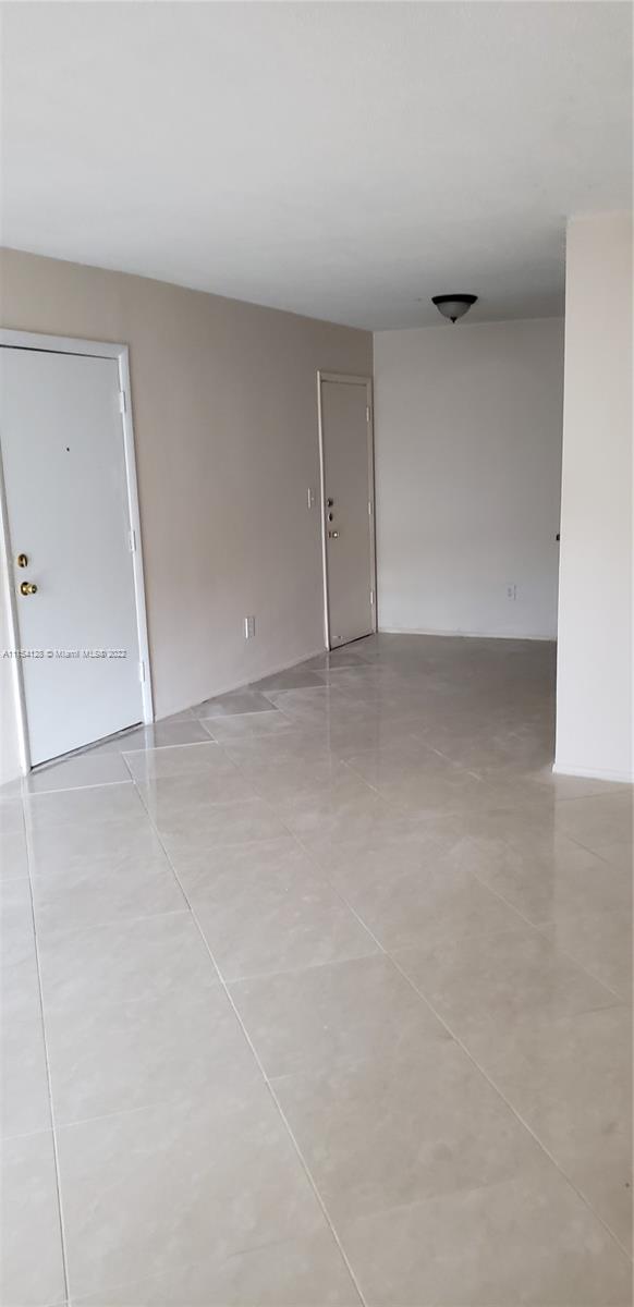 SPANISH TRACE - Residential Lease
