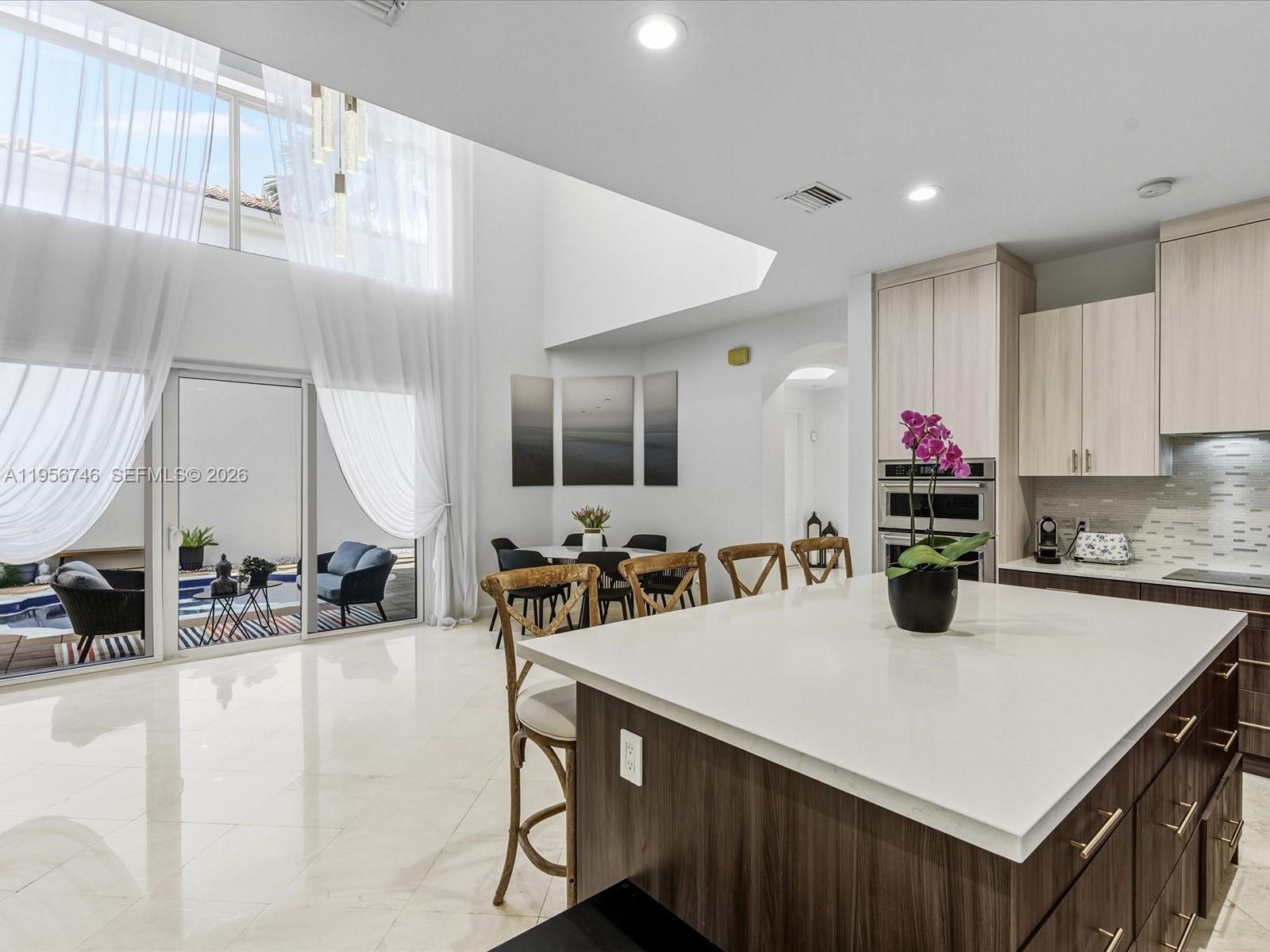 GOLDEN GATE ESTATES & MAR - Residential