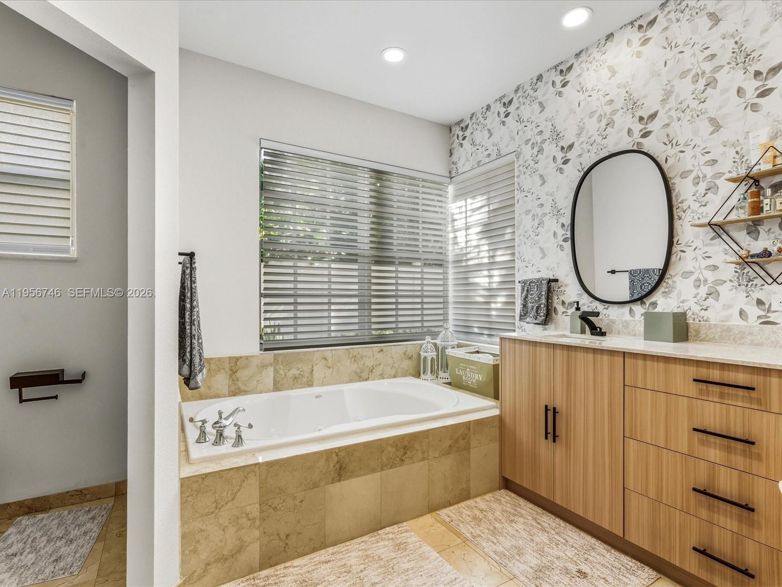 GOLDEN GATE ESTATES & MAR - Residential