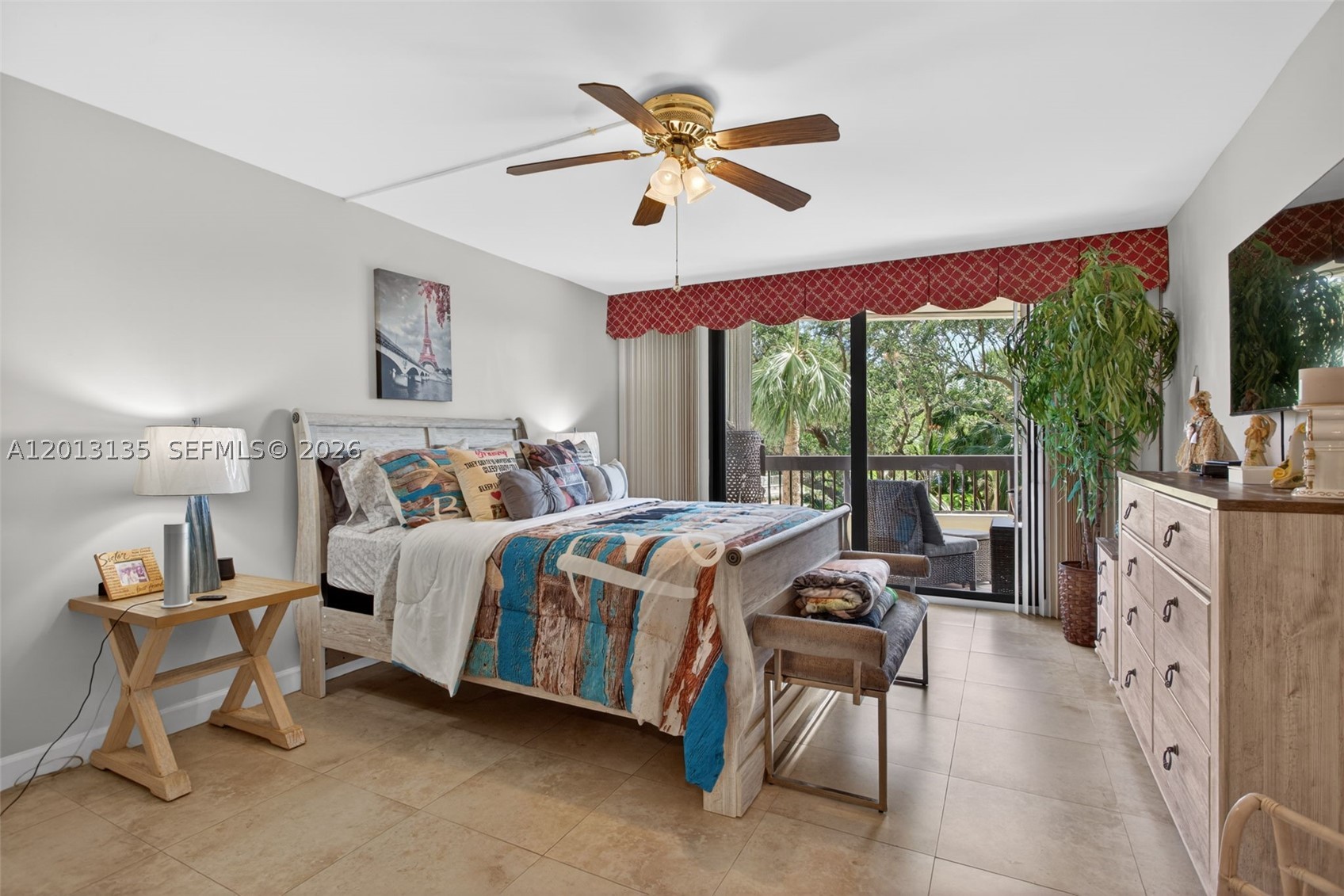 VOYAGER CONDO - Residential