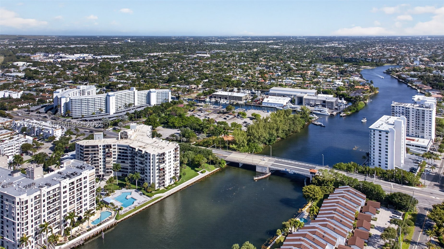 VOYAGER CONDO - Residential