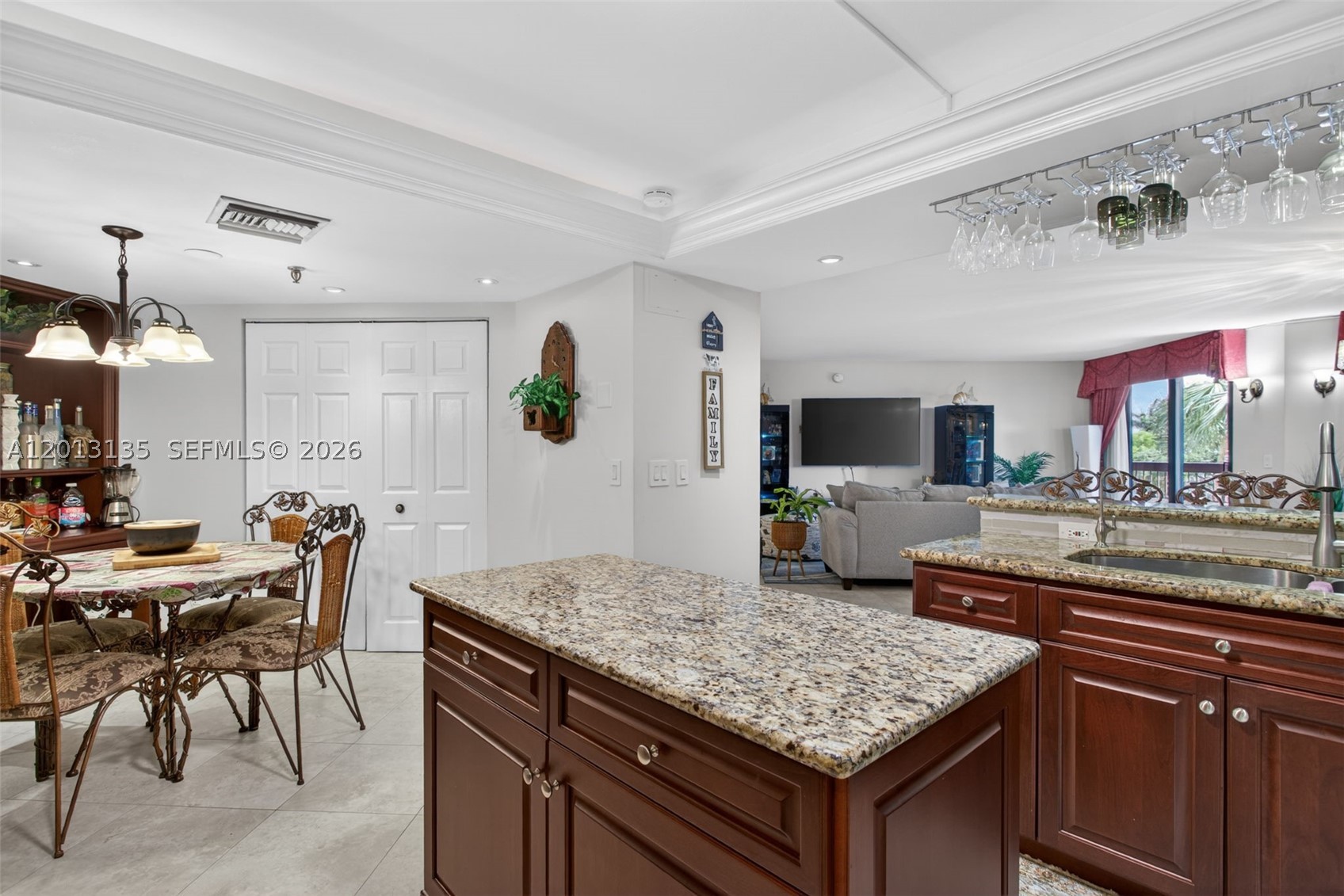 VOYAGER CONDO - Residential