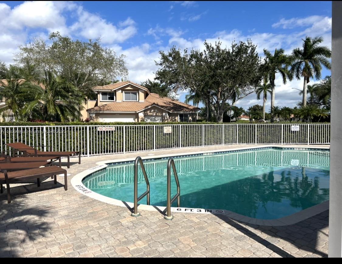 HOLLYWOOD LAKES COUNTRY C - Residential Lease