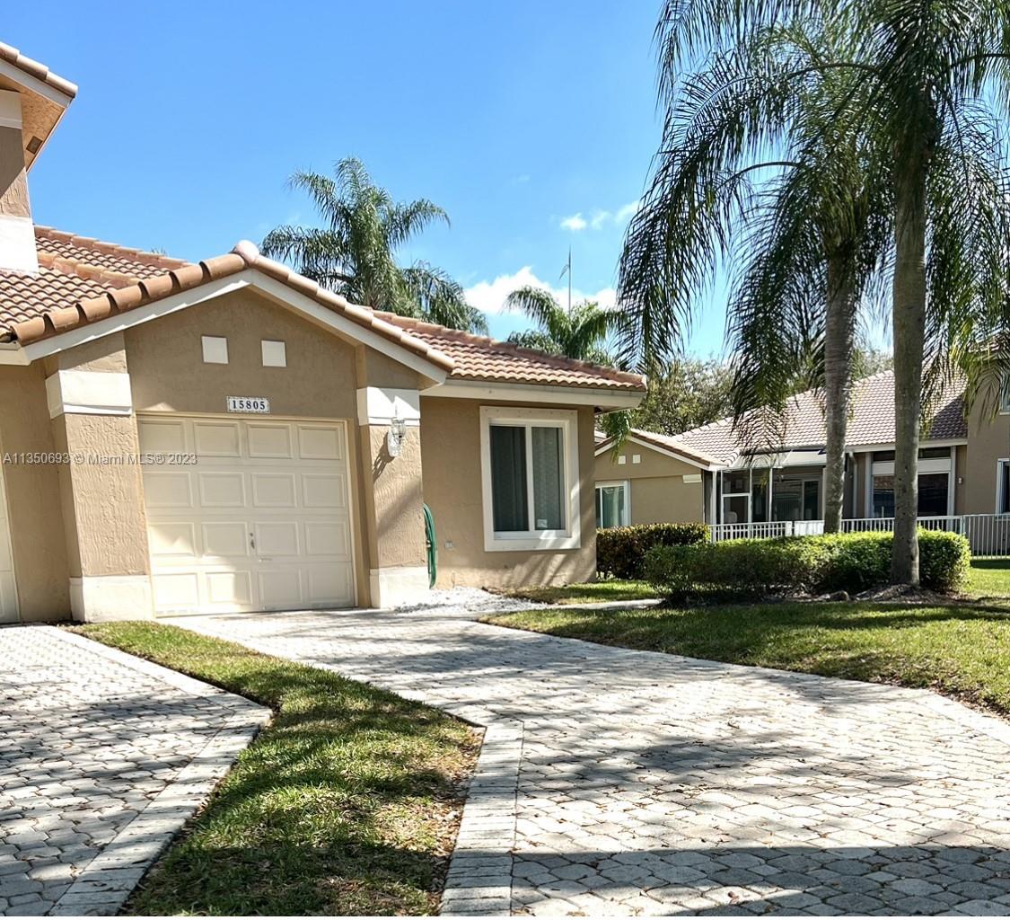 HOLLYWOOD LAKES COUNTRY C - Residential Lease