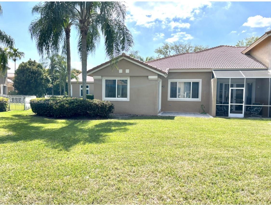 HOLLYWOOD LAKES COUNTRY C - Residential Lease