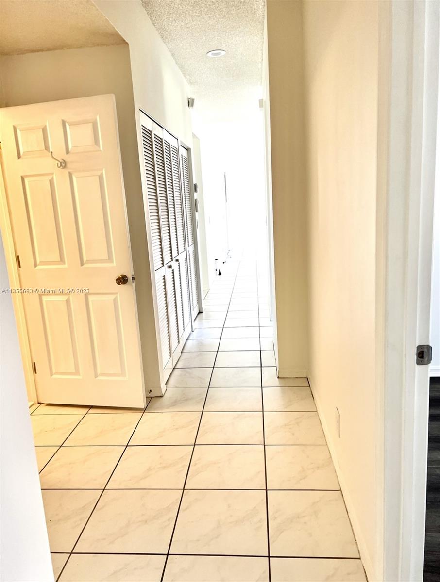 HOLLYWOOD LAKES COUNTRY C - Residential Lease