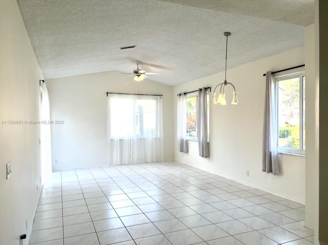 HOLLYWOOD LAKES COUNTRY C - Residential Lease