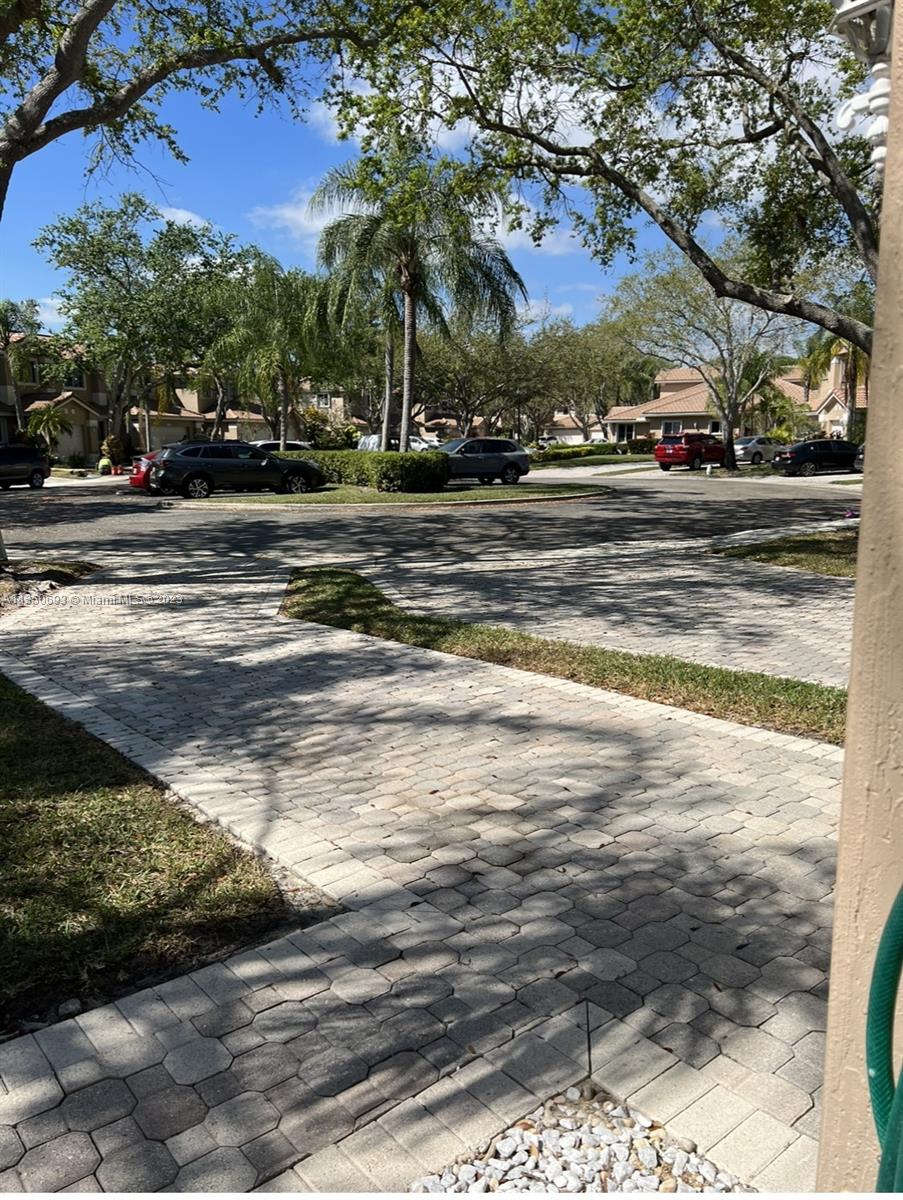HOLLYWOOD LAKES COUNTRY C - Residential Lease
