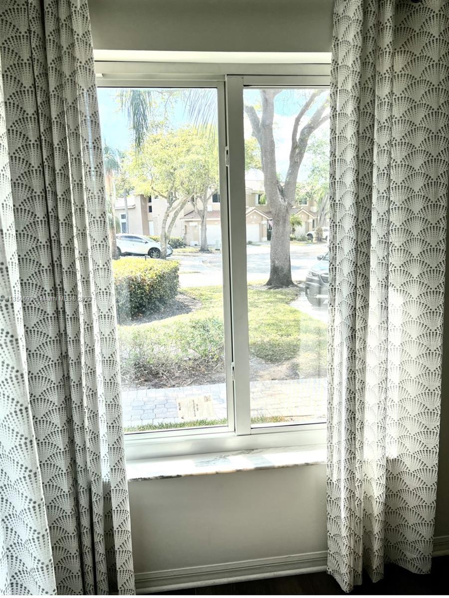 HOLLYWOOD LAKES COUNTRY C - Residential Lease