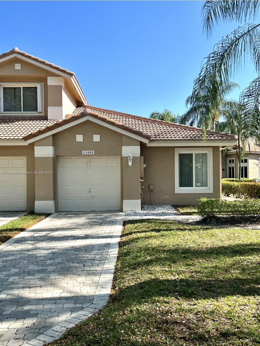 HOLLYWOOD LAKES COUNTRY C - Residential Lease