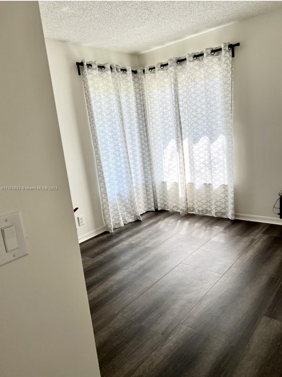 HOLLYWOOD LAKES COUNTRY C - Residential Lease