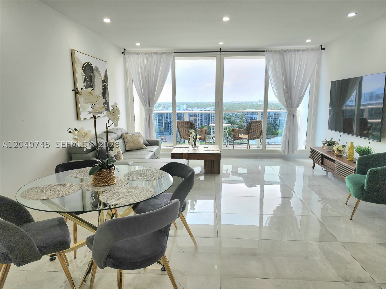 ALEXANDER TOWERS CONDO - Residential