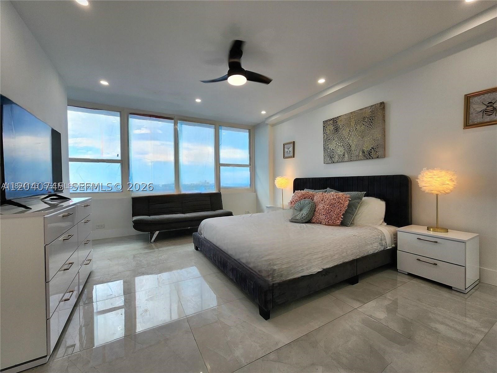 ALEXANDER TOWERS CONDO - Residential